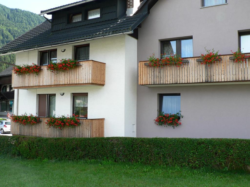 Apartments And Holiday Home Grohar Kranjska Gora Chambre photo